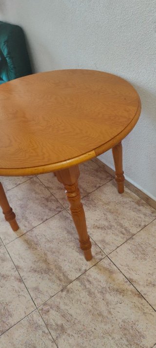 Mesa redonda de madera