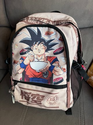 Mochila Dragon Ball Z Goku Comiendo
