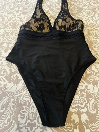 Bañador negro con encaje en el pecho  M