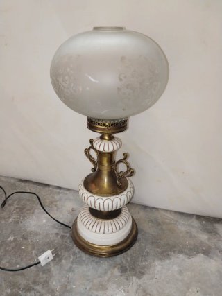 Lámpara antigua de mesa