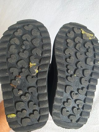 Botas de bebé negras con pelo