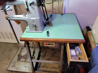Máquina de coser Adler para piel y cuero
