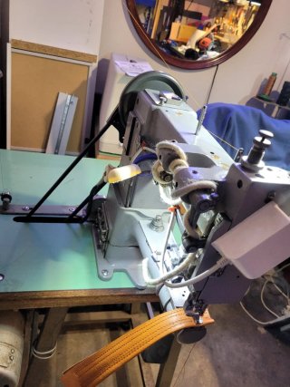 Máquina de coser Adler para piel y cuero