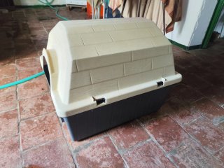 Caseta para perro de plástico
