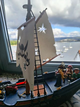 Barco Pirata Playmobil con Calavera