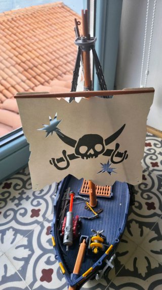 Barco Pirata Playmobil con Calavera