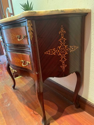 Cajonera de madera con tapa de mármol