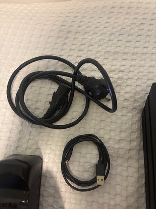 PS4 Pro 1TB + 2 Mandos + 6 Juegos + Base de Carga