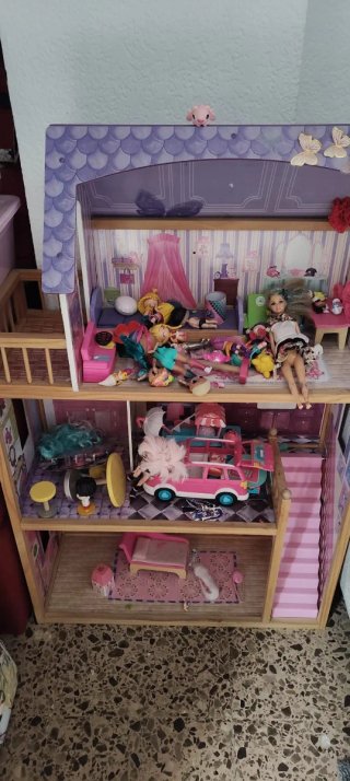 Casa de Muñecas Grande ( muñecas no incluidas )