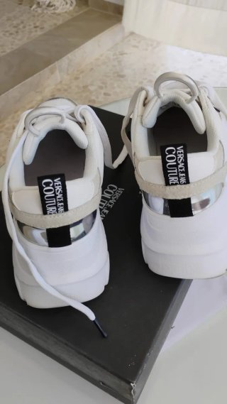 Zapatos blancos y beige