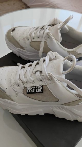 Zapatos blancos y beige