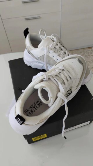 Zapatos blancos y beige
