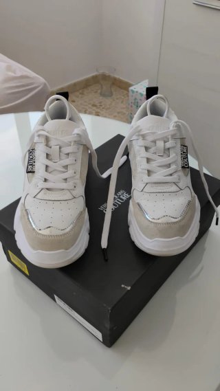 Zapatos blancos y beige