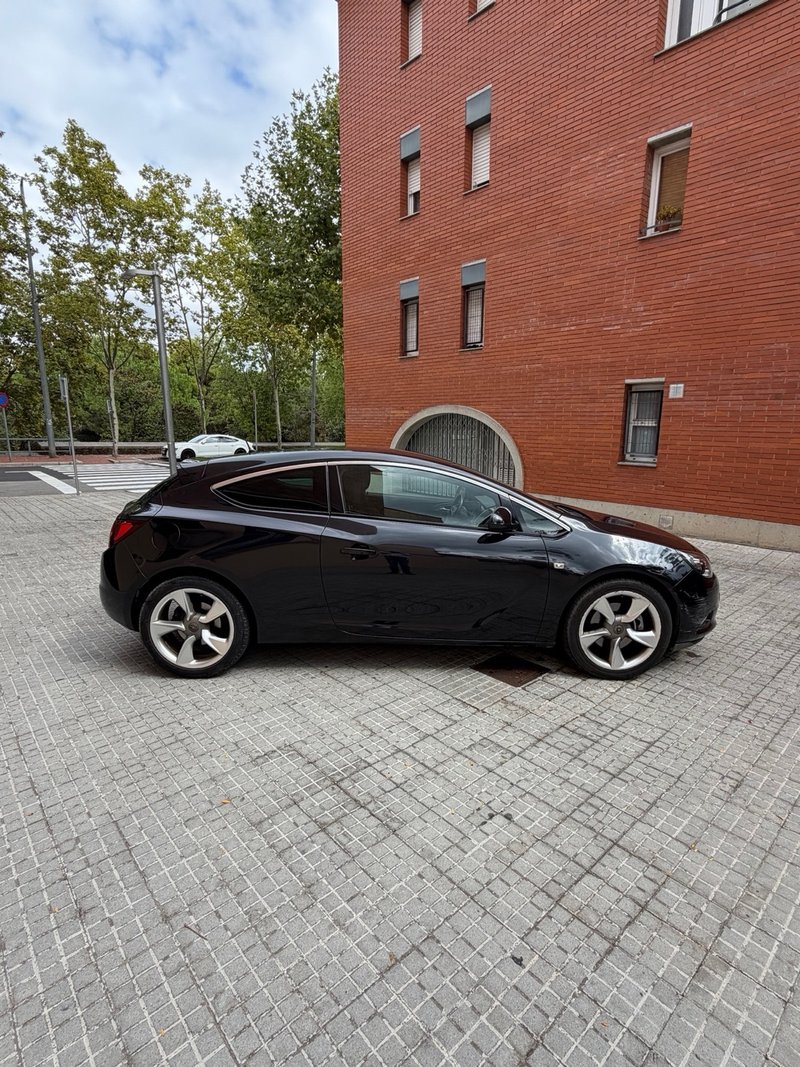 Opel Astra GTC 1.4 T S/S Sportive 2012