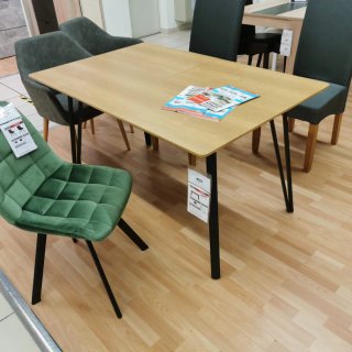 Mesa comedor y 6 sillas terciopelo verde.
