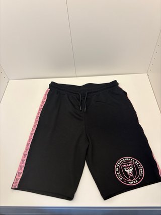 Conjunto Oficial Inter Miami Primark negro y rosa.