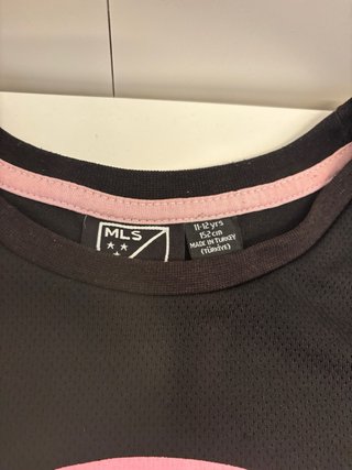 Conjunto Oficial Inter Miami Primark negro y rosa.