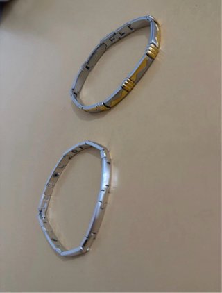 Pulseras de eslabones doradas y plateadas