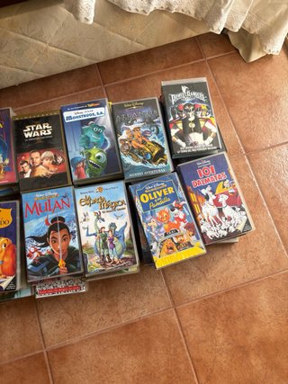 Lote 60 Películas VHS + 13 en DVD + DVD Portátil