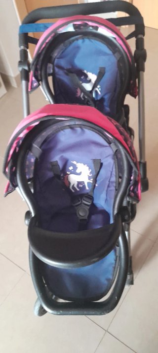 Carro gemelar de juguete