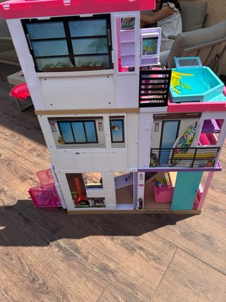 Casa Barbie Malibú con piscina y tobogán