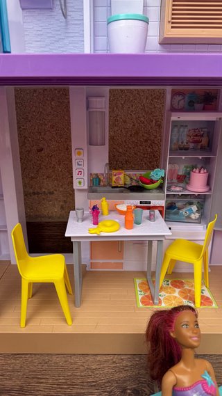 Casa Barbie Malibú con piscina y tobogán