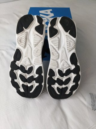 Hoka Clifton 10 Hombre Negro/Blanco Talla 43.5