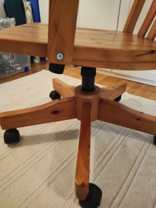 Silla de madera para escritorio con ruedas