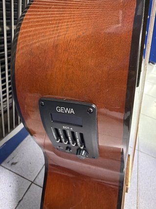 Guitarra Española Gewa Autoamplificada