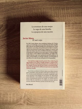 EL SARI ROJO -- Historia de amor, poder y política