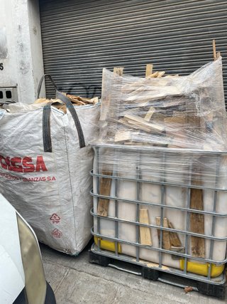 Leña para chimenea o barbacoa