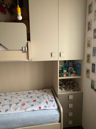 Struttura letto a castello con armadio e scaletta