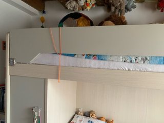 Struttura letto a castello con armadio e scaletta