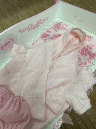 Ropita de muñeca rosa
