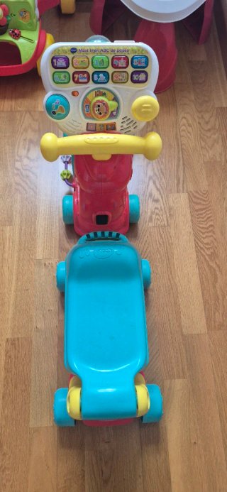 Juegos infantiles: tren, andador y mesa