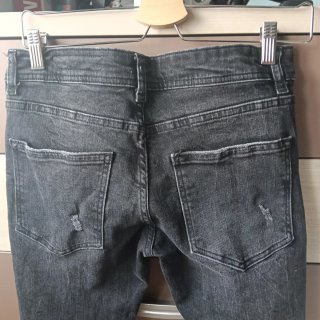 Pantalón vaquero Bershka desgastado talla 34