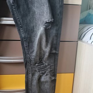 Pantalón vaquero Bershka desgastado talla 34