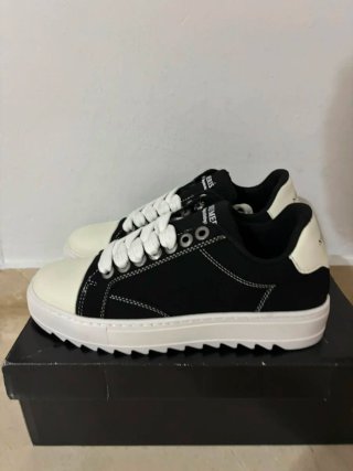 Zapatillas Hacco Negras y Blancas