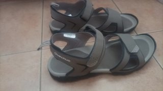Sandalias grises para hombre