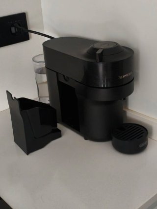 Cafetera Nespresso Vertuo Pop Negra