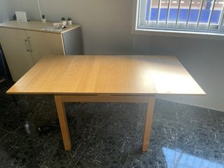 Mesa de comedor extensible de madera