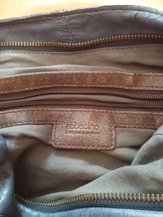 Bolso Mochila Piel Abbacino Negro y correa Marrón