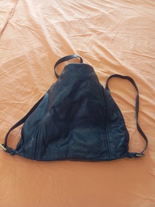 Bolso Mochila Piel Abbacino Negro y correa Marrón