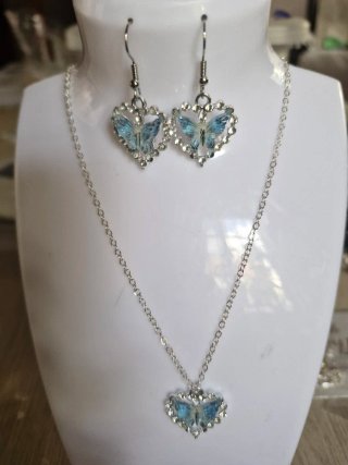 Conjunto collar y pendientes mariposa