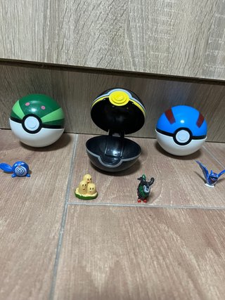 Figuras Pokémon y Pokébolas