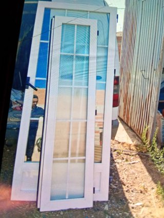 Puertas blancas de aluminio