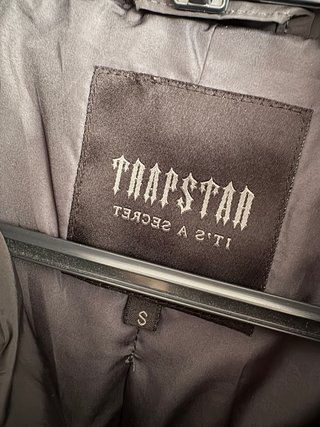 Chaqueta Trapstar acolchada negra logo