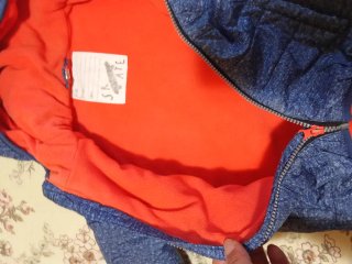 Chaqueta infantil azul con forro rojo