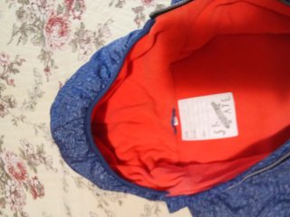 Chaqueta infantil azul con forro rojo