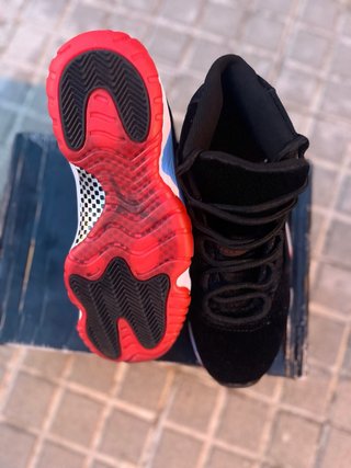 Jordan 11 Negro/Rojo
